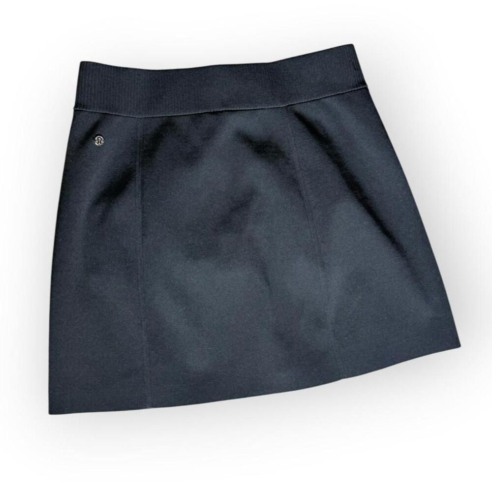 Lululemon Women's Black Skirt
